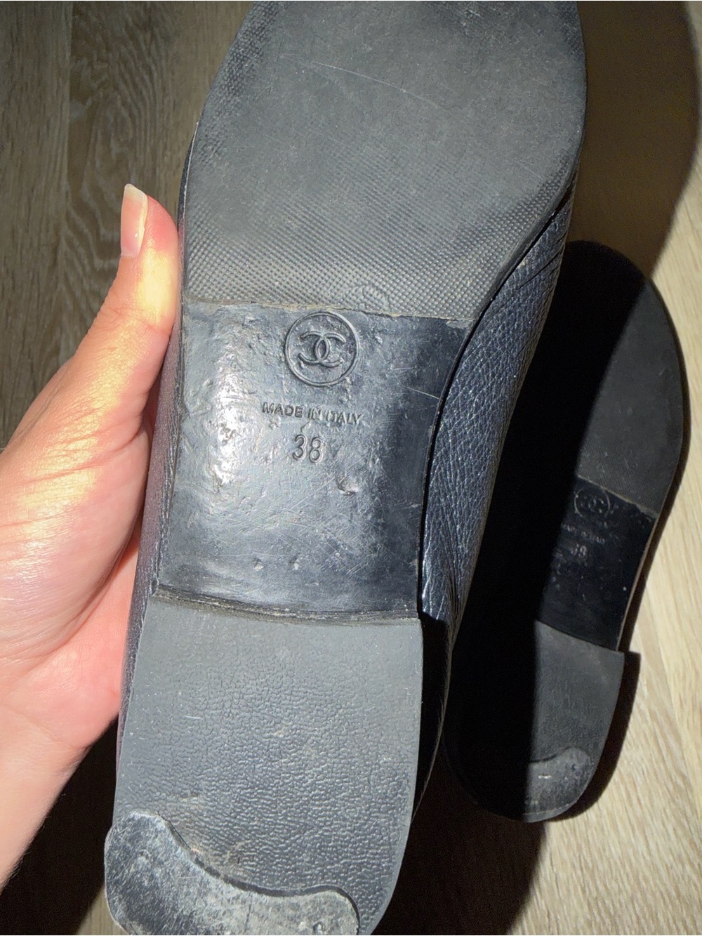 CHANEL Black Leather Logo Bow Ballet Flats - Picture 2 of 3